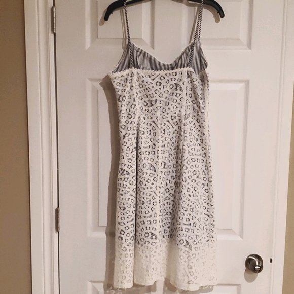 🌸🌸Gorgeous white lace dress - Picture 2 of 5